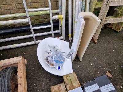 PEDESTAL SINK + FITTINGS