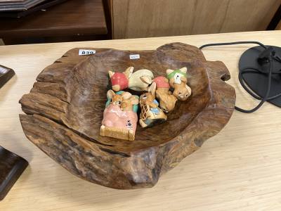 TEAK CARVED CENTREPIECE + PENDELFIN PIECES