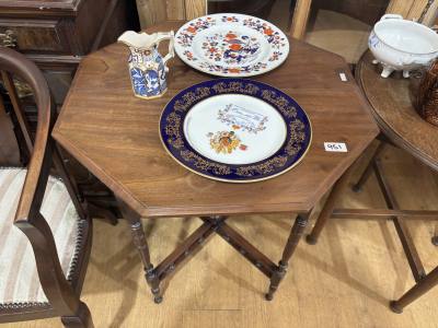 EDWARDIAN MAHOGANY WINDOW TABLE