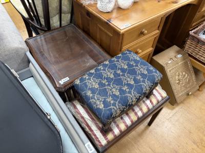 TABLE NEST + 2 X FOOTSTOOLS