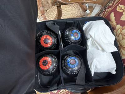 CASE OF LAWN BOWLS