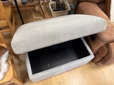 CLOTHES RAIL