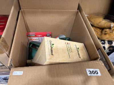 BOX OF FLY TRAPS