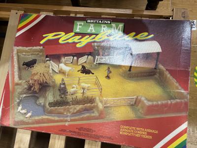 BRITAINS FARM VINTAGE PLAYBASE