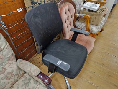 OFFICE CHAIR