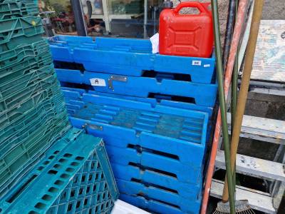 LOT OF BLUE STORAGE TRAYS