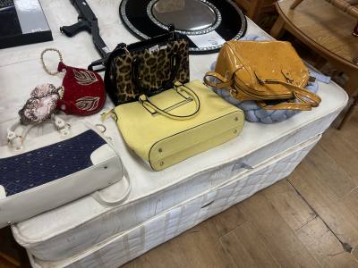 LOT OF NEW HANDBAGS