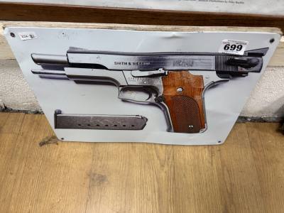 TIN PISTOL PLAQUE