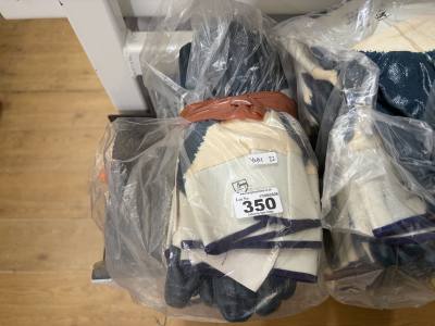 BUNDLE OF GLOVES