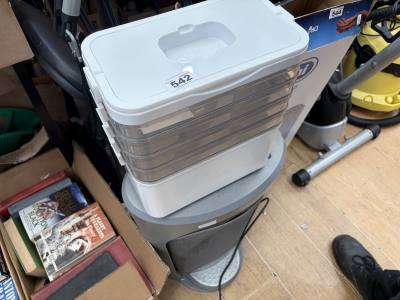 PAPER SHREDDER + BOX 