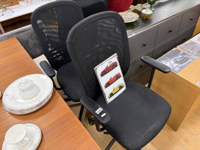 2 X OFFICE CHAIRS