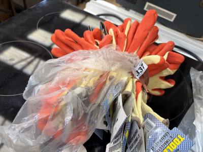 LOT OF NEW WORK GLOVES
