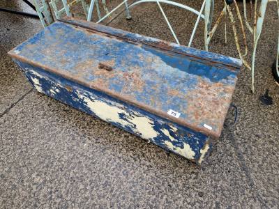 METAL TRUNK