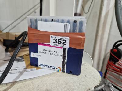 LOT OF DRILL BITS