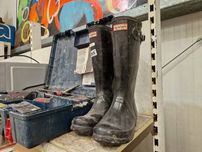 PAIR OF HUNTER BOOTS