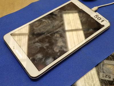 SAMSUNG GALAXY TAB 4 + CHARGER