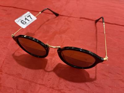 PAIR OF RAY BAN GLASSES