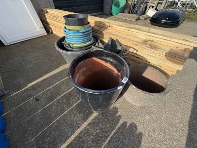 LOT OF GARDEN PLANTERS