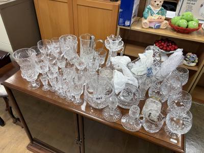 TABLE LOT OF CRYSTAL (SOME WATERFORD)