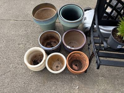 LOT OF GLAZED PLANTERS