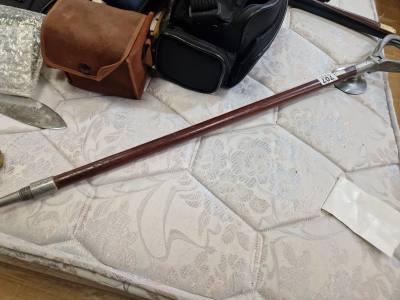 SHOOTING STICK