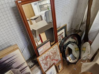 LOT OF MIRRORS + PICTURES