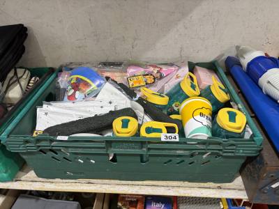 BOX OF CHILDREN'S ITEMS