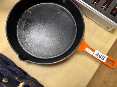 CAST + ENAMEL BAKER'S SECRET PAN