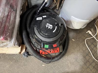 HENRY VACUUM CLEANER