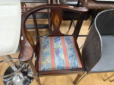ANTIQUE CORNER CHAIR