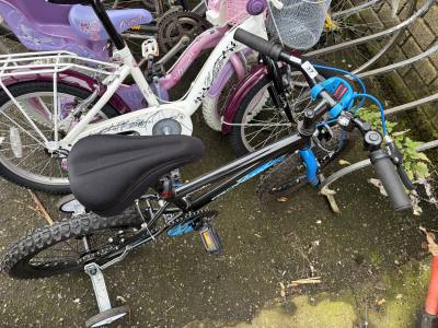 CHILDREN'S BIKE