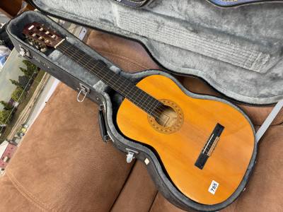 HOHNER CONCERTA GUITAR + HARD CASE