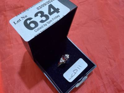 9CT GARNET RING (SIZE K 1.2 GRAMS)