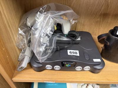 NINTENDO 64 + CONTROLLER