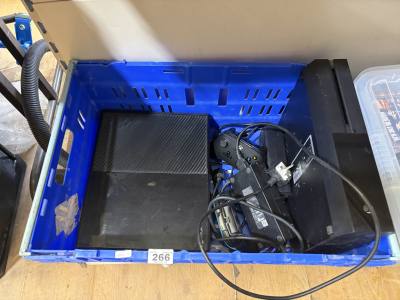 2 X XBOX ONE S + LEADS + CONTROLLER