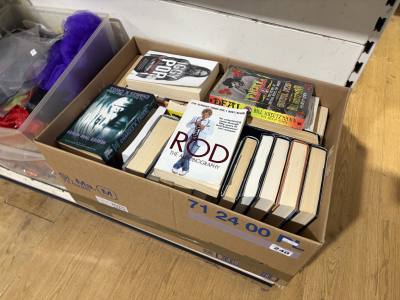 BOX OF BOOKS (MUSIC ARTISTS)