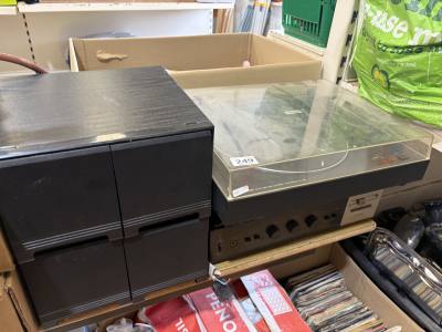 STEREO SYSTEM (NEEDS PLUG)+ CD RACK 