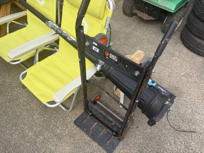 BLACK + DECKER TROLLEY + LAMP POST