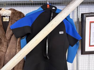 2 X WETSUITS