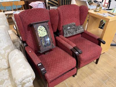 2 X FABRIC RECLINERS