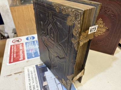VICTORIAN FAMILY BIBLE
