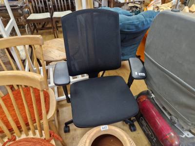 OFFICE CHAIR