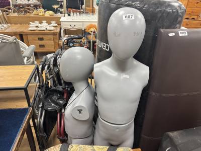 2 CHILDREN'S MANNEQUINS