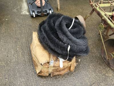 2 X LOTS OF GUTTER BRUSHES