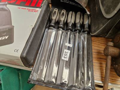 SET OF NEW CHISELS