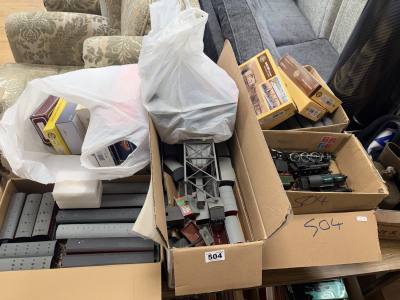 6 X BOXES OF MODEL TRAINS + CARRIAGES