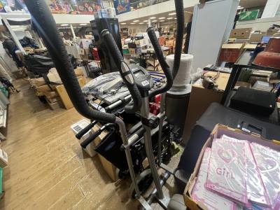 CROSS TRAINER
