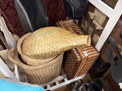 PICNIC BASKET + 2 X BASKETS + POT
