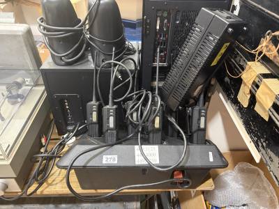 6 X MOTOROLA LONG RANGE WALKIE TALKIES + DOCK