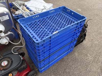 LOT OF BLUE CRATES